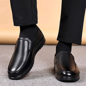 รองเท้าโลฟเฟอร์หนังแท้บุรุษ หนังวัวชั้นดี สวมใส่สบาย สีน้ำตาล เหมาะสำหรับธุรกิจและงานทางการ พื้นรองเท้าน้ำหนักเบา สีพื้น ผลิตที่เมืองเหวินโจว - Product Image 4