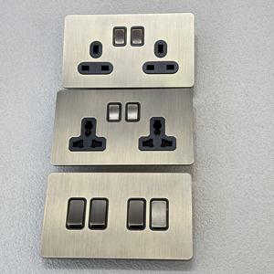 86 घरेलू दीवार घुड़सवार हल्के टॉगल स्विच रेट्रो एंटीक पीतल स्टेनलेस स्टील फ्रेम, एक यूरोपीय सार्वभौमिक सॉकेट 1/2/3/4 गिरोह - Product Image 5