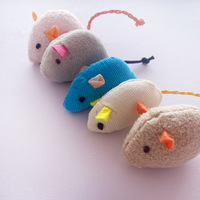 Jouet populaire en peluche pour chats, souris amusante et mignonne, écologique, cinq couleurs unies, avec herbe à chat, pour attraper et mâcher