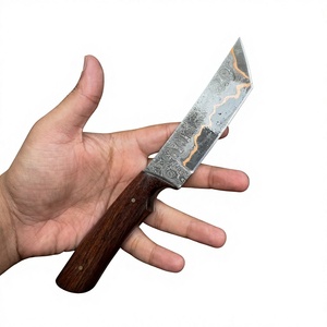 Couteau en acier Damas forgé à la main avec manche en bois, personnalisable, pour la chasse, le camping et la survie - Product Image 1