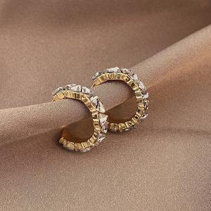 Pendientes de moda lujosos para mujer en forma de C exquisito diseño de nicho tachuelas de circón patrón geométrico de diamante completo PERNO DE MODA - Product Image 4