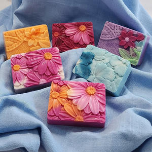 สบู่กุหลาบแฮ<span class=keywords><strong>น</strong></span>ด์เมดสุดประณีต พร้อมลวด<span class=keywords><strong>ลาย</strong></span>ดอกไม้จริง สบู่กลีเซอ<span class=keywords><strong>รี</strong></span><span class=keywords><strong>น</strong></span>ธรรมชาติ ช่วยเพิ่มความชุ่มชื้<span class=keywords><strong>น</strong></span> ผลิตด้วย<span class=keywords><strong>น</strong></span>้ำมั<span class=keywords><strong>น</strong></span>หอมระเหย - Product Image 4