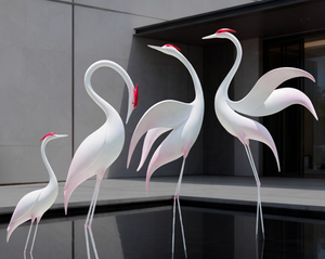 Sculpture d'oiseau grue à couronne rouge en résine réaliste, conçue sur mesure, installation artistique de verdure urbaine avec des thèmes de <span class=keywords><strong>la</strong></span> nature <span class=keywords><strong>et</strong></span> de l'humanité - Product Image 3