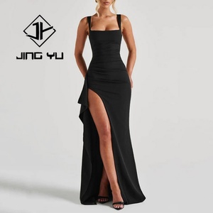 Robe longue asymétrique plissée noire sur mesure pour l'été, en crêpe extensible de luxe - Product Image 2
