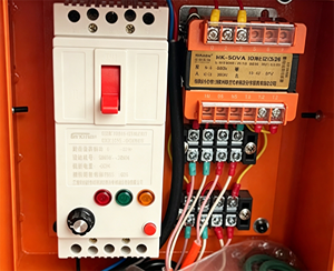 Máquina <span class=keywords><strong>Remachadora</strong></span> Hidráulica <span class=keywords><strong>de</strong></span> Doble Cabezal: <span class=keywords><strong>Mangueras</strong></span> Hidráulicas Duraderas, Control Eléctrico Confiable y Funcionamiento Eficiente - Product Image 5