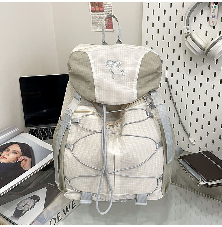 สีเทาอ่อน