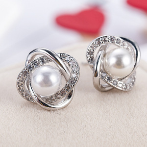 Orecchini a perla per donna, accessori moda minimalisti per l'uso quotidiano - Product Image 2