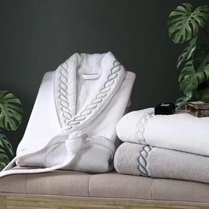 Accappatoio Rettangolare in Puro Cotone a Nido d'Ape ad Asciugatura Rapida per Adulti, Qualità Alberghiera, Tinta Unita, con Logo, Lungo, per Primavera, Spiaggia, Viaggi, Casa - Product Image 5
