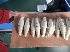 Machine à fabriquer des <span class=keywords><strong>croissants</strong></span> Ligne de production de <span class=keywords><strong>croissants</strong></span> entièrement Mouleur/rouleau/cutter à <span class=keywords><strong>croissants</strong></span> en stock au meilleur prix à vendre - Product Image 5