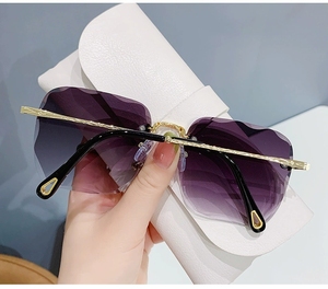 2025 Luxury Vintage Women's <b>Sunglasses</b> with UV400 Lenses New Arrival in Gold Green Red - Product Image 3