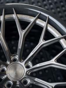 CF <span class=keywords><strong>WHEELS</strong></span> HOT <span class=keywords><strong>Sale</strong></span> <span class=keywords><strong>True</strong></span> Carbon Fiber Anpassung 5x120 5x112 5x114.3 18-24 Zoll 2-teilige geschmiedete Räder für Lamborghi - Product Image 4