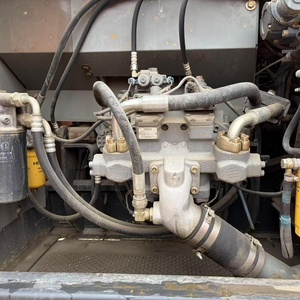 รถขุดฮิตาชิ 200-5g มือสอง ขนาด 20 ตัน เครื่องยนต์อีซูซุนำเข้าแท้ ปั๊มไฮดรอลิก เครื่องจักรก่อสร้าง รถขุดฮิตาชิ 200-5g มือสอง - Product Image 5