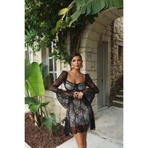 Vestido de Noche Corto de Encaje Negro Tatia - Product Image 3