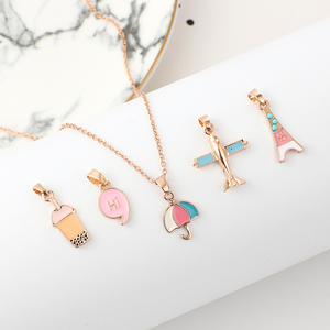 Venta al por mayor <span class=keywords><strong>de</strong></span> collar <span class=keywords><strong>de</strong></span> moda con Semanal Nuevo Chapado en <span class=keywords><strong>Oro</strong></span> Esmalte Encantos Linda Joyería <span class=keywords><strong>de</strong></span> Aleación <span class=keywords><strong>para</strong></span> Niñas y Niños Regalo <span class=keywords><strong>de</strong></span> Fiesta - Product Image 1