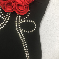 Haute qualité hors de l'épaule longue Maxi robe de soirée noire robes de soirée sans bretelles avec fleur rouge 3D strass arc