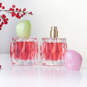 Vente en gros <span class=keywords><strong>de</strong></span> flacons <span class=keywords><strong>de</strong></span> <span class=keywords><strong>parfum</strong></span> en verre texturé transparents vides <span class=keywords><strong>de</strong></span> 50 ml avec bouchon en résine - Product Image 1