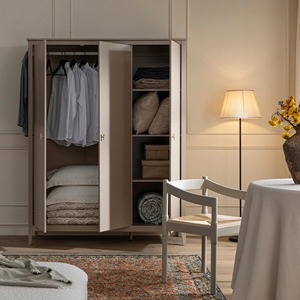 Armadio Moderno in Legno a 3 Ante con Asta Appendiabiti, Ripiani Regolabili e Maniglie Dorate <span class=keywords><strong>per</strong></span> Camera da Letto - Product Image 4