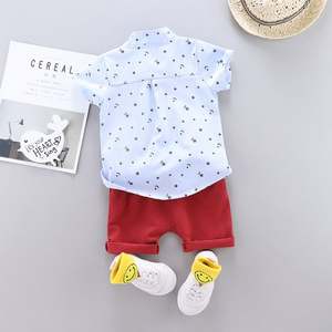 Nouvel ensemble haut de gamme pour garçons : chemise imprimée colorée à boutonnage simple et pantalon uni pour l'été - Product Image 3