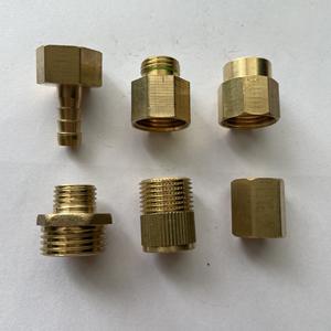 Fournisseur de pulvérisateurs électriques à double pompe avec divers adaptateurs, y compris des connecteurs en cuivre M14*1.5 à M18*1.5 - Product Image 2