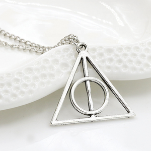 Colliers en alliage pour couples à la mode <span class=keywords><strong>Harry</strong></span> <span class=keywords><strong>Potter</strong></span> Reliques de la mort Collier triangulaire rotatif - Product Image 2