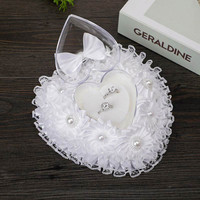 Boîte à alliances en dentelle moderne pour mariée, coussin à alliances en forme de cœur blanc avec camélia pour mariage