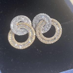 Ins Hotselling Design Double Circle Baguette Diamond Earring In due toni con oro massiccio 18 carati - Product Image 6