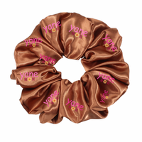 Fabricant BSCI FAMA de scrunchies personnalisés en satin avec impression de logo, bandeaux pour cheveux