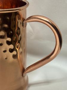 Mugs à mule en cuivre martelé à la main, esthétiques et luxueux, au design classique, pour sublimer le service de cocktails, aux tons riches, texture artisanale, intemporels - Product Image 5