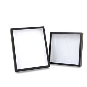 Cadre artistique 3D Shadow Box en bois massif noir et blanc avec plexiglas - Product Image 1