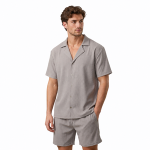 Ensemble chemise et short décontracté pour <span class=keywords><strong>homme</strong></span>, en tissu respirant tissé, avec logo personnalisé, pour l'été, <span class=keywords><strong>tenue</strong></span> de vacances, coupe décontractée style côtier, vente en gros OEM - Product Image 1