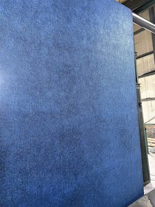 יריעת פוליפרופילן כחולה בהתאמה אישית עם דוגמת קטיפה בעובי 15-18 מ\"מ ואורך 24-35 מטר להפרדת זהב יעילה, דגם מוס גולד. - Product Image 4