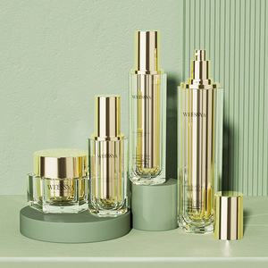 Ensemble d'emballages cosmétiques hexagonaux en plastique Bomei, dorés, en acrylique, pour soins de la peau, avec tête de pompe et réservoir interne - Product Image 3