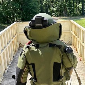 Combinaison tactique industrielle durable Vêtement thermique intégral Tissu ignifuge Équipement utilitaire pour travaux sur le terrain dangereux - Product Image 3