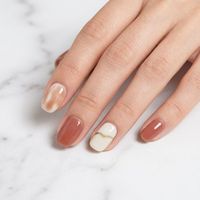 Faux ongles personnalisés en gros, marque privée, courts, forme squoval, motif marbré tons terre, réutilisables, en acrylique, pour salon