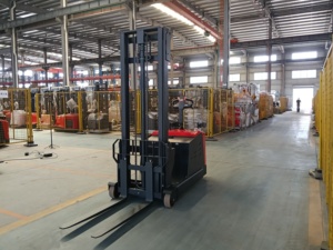 Weliftrich, carretillas elevadoras eléctricas de contrapeso de 1 tonelada, apilador de paletas a horcajadas de almacén, batería de plomo-ácido, longitud de horquilla de 1220mm CC - Product Image 4