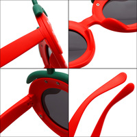 Nouvelles lunettes de soleil polarisées UV400 pour enfants, motif fraise, monture intégrale, tendance, haut de gamme, vente en gros pour garçons et filles