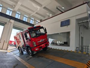 Nuova condizione 4x4 3 tonnellate Diesel cisterna con 3001-5000L capacità del serbatoio può salire pendenze per la costruzione e il trasporto - Product Image 4
