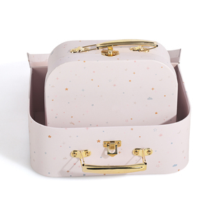 Scatola Regalo Riciclabile Fatta a Mano con Logo Personalizzato, <span class=keywords><strong>Set</strong></span> Valigetta per Neonati con Manico in Metallo - Product Image 1