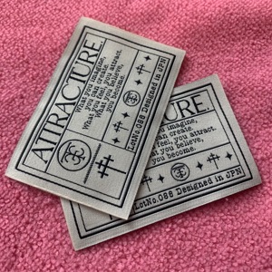 Étiquette tissée à <span class=keywords><strong>code</strong></span> <span class=keywords><strong>QR</strong></span>, coupe droite, douce et résistante à l'usure, pour vêtements d'extérieur, <span class=keywords><strong>patch</strong></span> tissé en tissu avec logo <span class=keywords><strong>QR</strong></span> tricoté et fonctionnel - Product Image 2