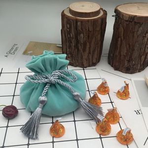 Pochette de maquillage en velours à cordon de serrage avec logo brodé personnalisé, fond rond - Product Image 6