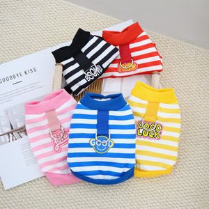 Chaleco tipo cárdigan a rayas con correa para perros y gatos, diseño bonito, material de poliéster, ropa de otoño e invierno - Product Image 2