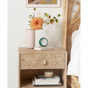 Mesita de noche de madera tallada con cajón floral único. ¡Añade textura global! Disponible a precios de mayorista. - Product Image 1