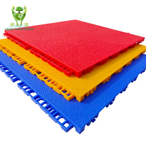 El piso entrelazado de polipropileno ecológico más vendido utilizado para pisos de cancha de fútbol, pisos de ensamblaje de cancha de fútbol para o - Product Image 2