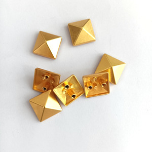 Rivets pyramidaux en laiton, clous carrés pour vêtements, sacs, chapeaux, accessoires, quincaillerie décorative en métal durable - Product Image 1