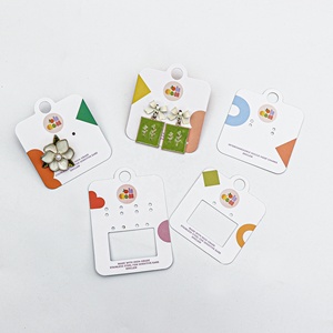 Présentoir de luxe personnalisé en papier pour bijoux, étiquettes de collier imprimées avec logo, cartes douces au toucher pour accessoires boucles d'oreilles et pinces à cheveux - Product Image 1