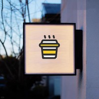 Boîte à lumière en acrylique double face personnalisée enseigne électronique murale avec logo de porte de magasin