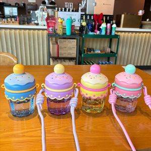 HECION Nouvelle gourde en plastique de grande capacité, forme de dessin animé mignonne, avec paille, bouteille d'eau portable pour enfants, sangle, 450 ml - Product Image 1