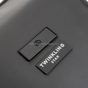 กระเป๋าเป้สะพายหลังสำหรับผู้ชายและผู้หญิง สไตล์ลำลอง สบาย กันน้ำ ทำจากหนังและโพลีเอสเตอร์ คุณภาพดี มีซิป เหมาะสำหรับการเดินทางในชีวิตประจำวัน - Product Image 5