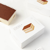 Boîtes à dessert en papier recyclé pour tiramisu et mousse, sacs en papier assortis, surface laminée brillante, détails élégants en relief