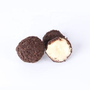 Erdbeer-Joghurt-Geschmack Sandwich-Creme Gefüllte Schokoladen-Keksball-Snacks Eier muster Feste Form mit Keks-Zutaten - Product Image 2